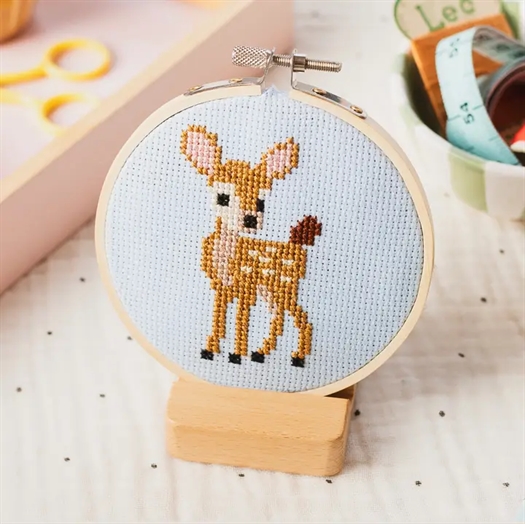 Deer Beginner Cross Stitch Kit fra Cotton Clara